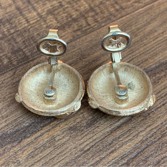 Vintage Crown Trifari Gold Tone Round Swirl Clip-On Earrings - Picture 3 of 5